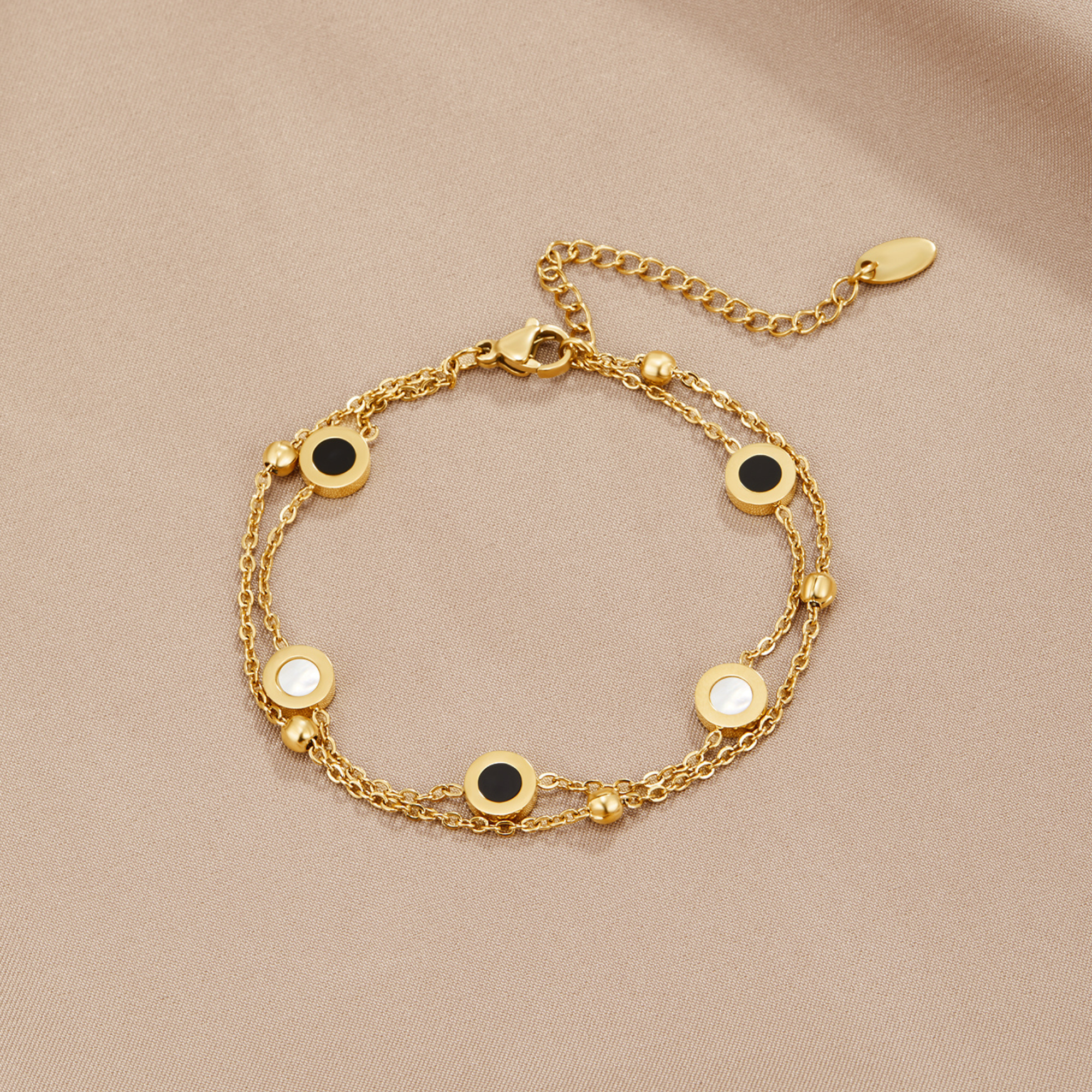 Onyx- und Weißsteinarmband