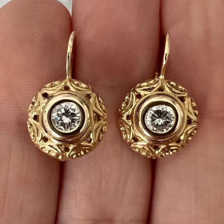 Abgerundete Ohrringe aus Weißglas in Gold