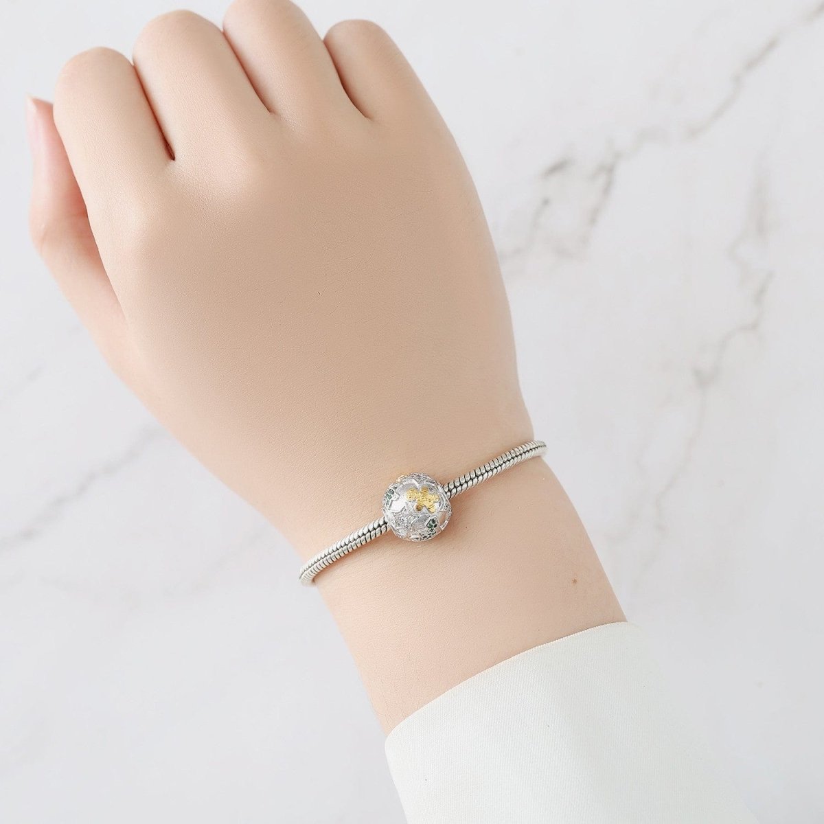 Liora Atelier Holiday Gingerbread & Stars Charm