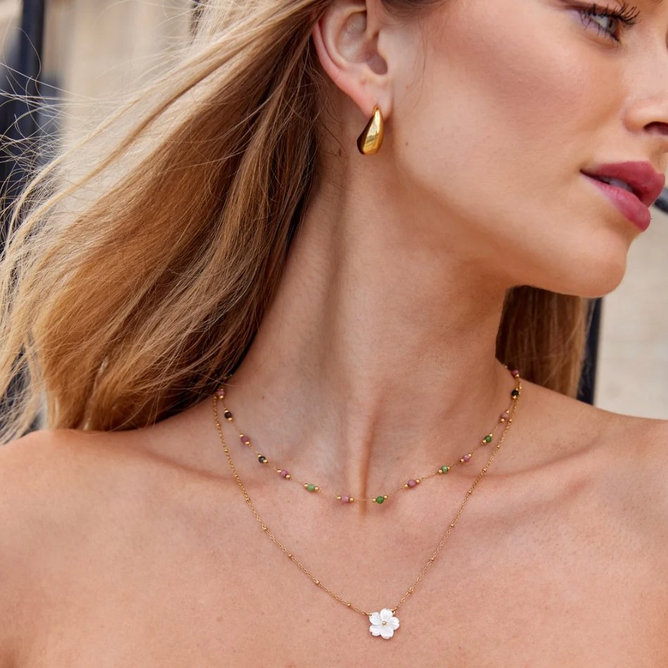 Weißes Blütenblumen-Halsband